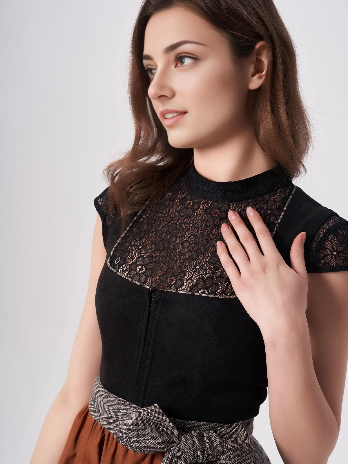 Dirndl mit betontem Ausschnitt