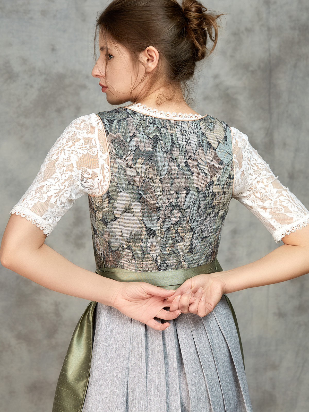 Dirndl mit samt oberteil grün – stilvoll und vielseitig