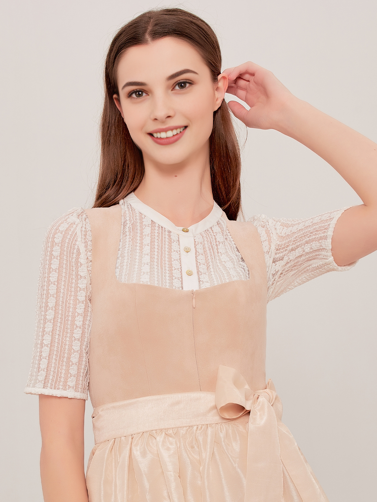 Moderne Bluse Dirndl in Beige mit Spitzenverzierung