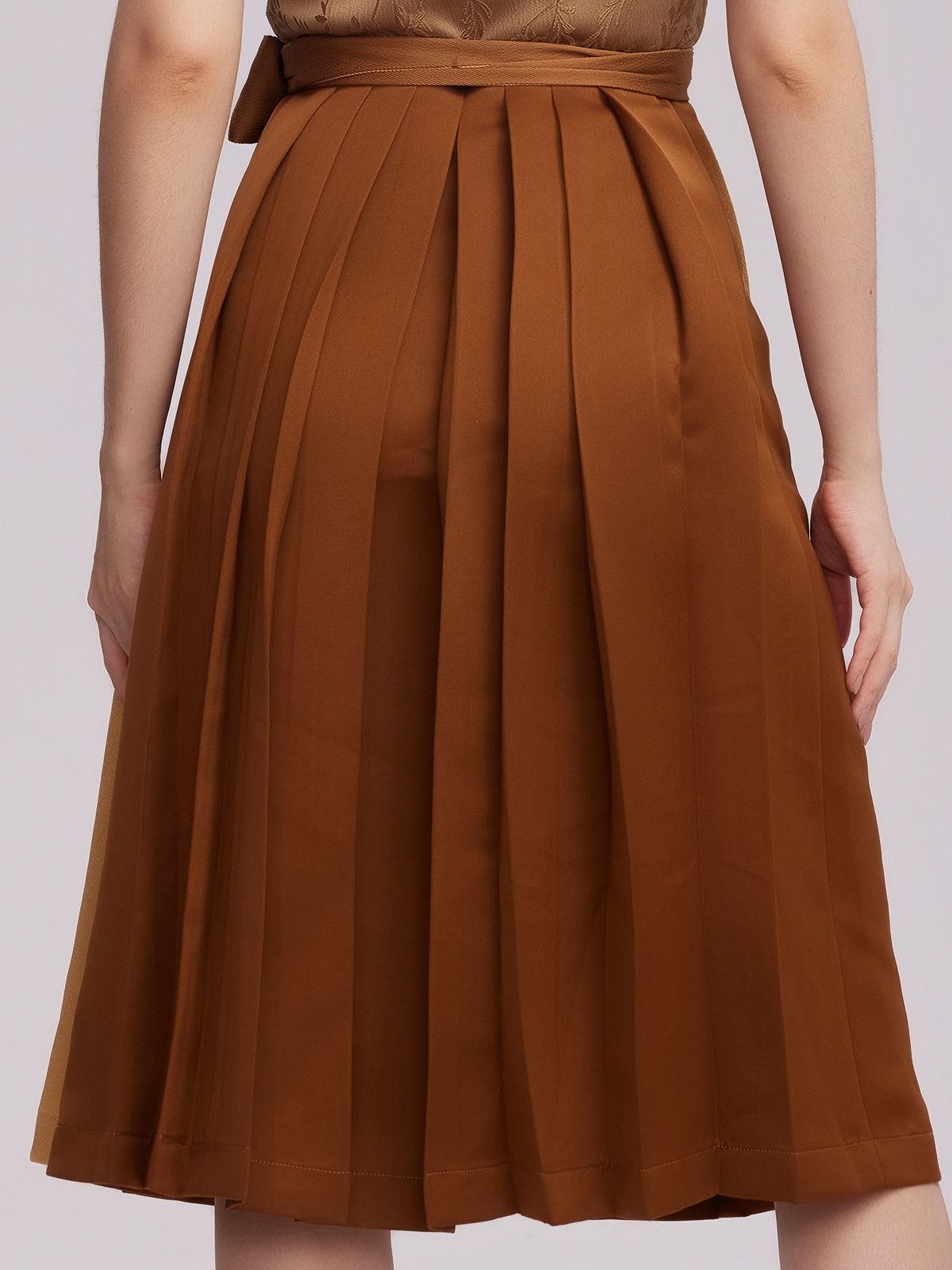 Dirndl mit langärmeliger Bluse