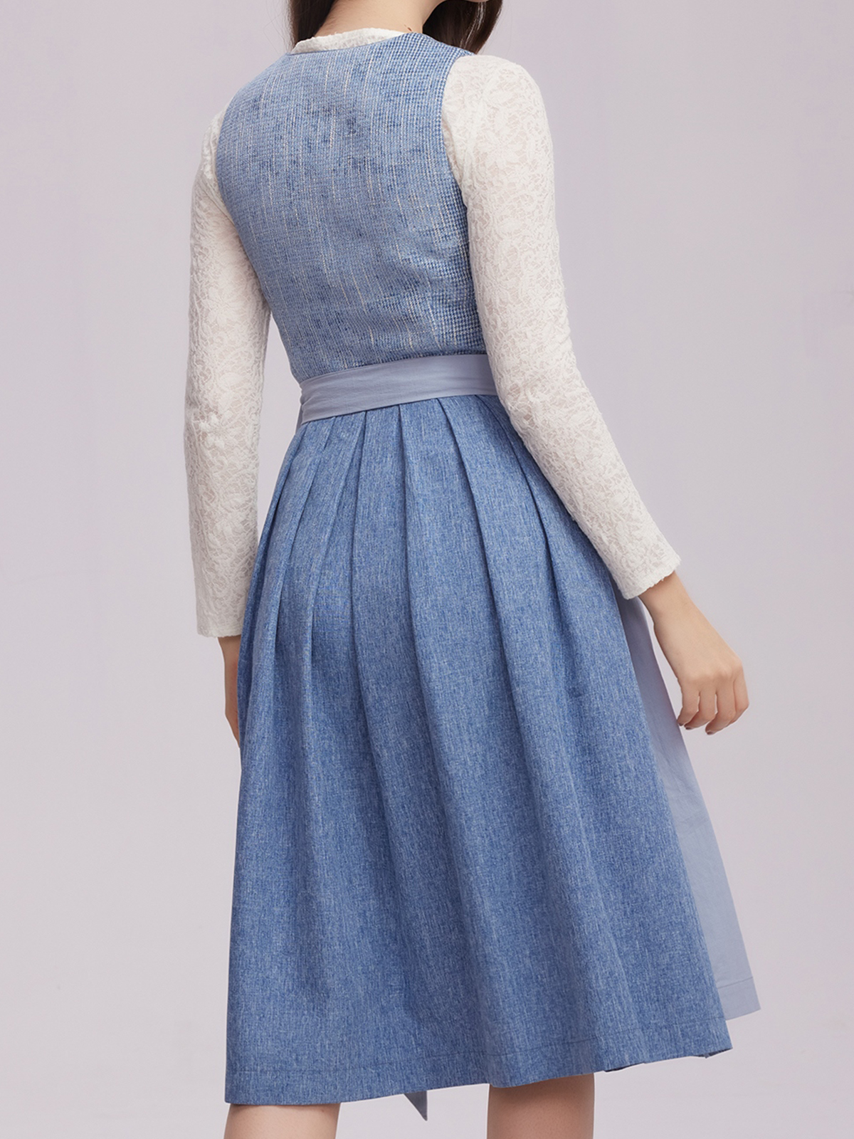 Modernes Dirndl in Blau