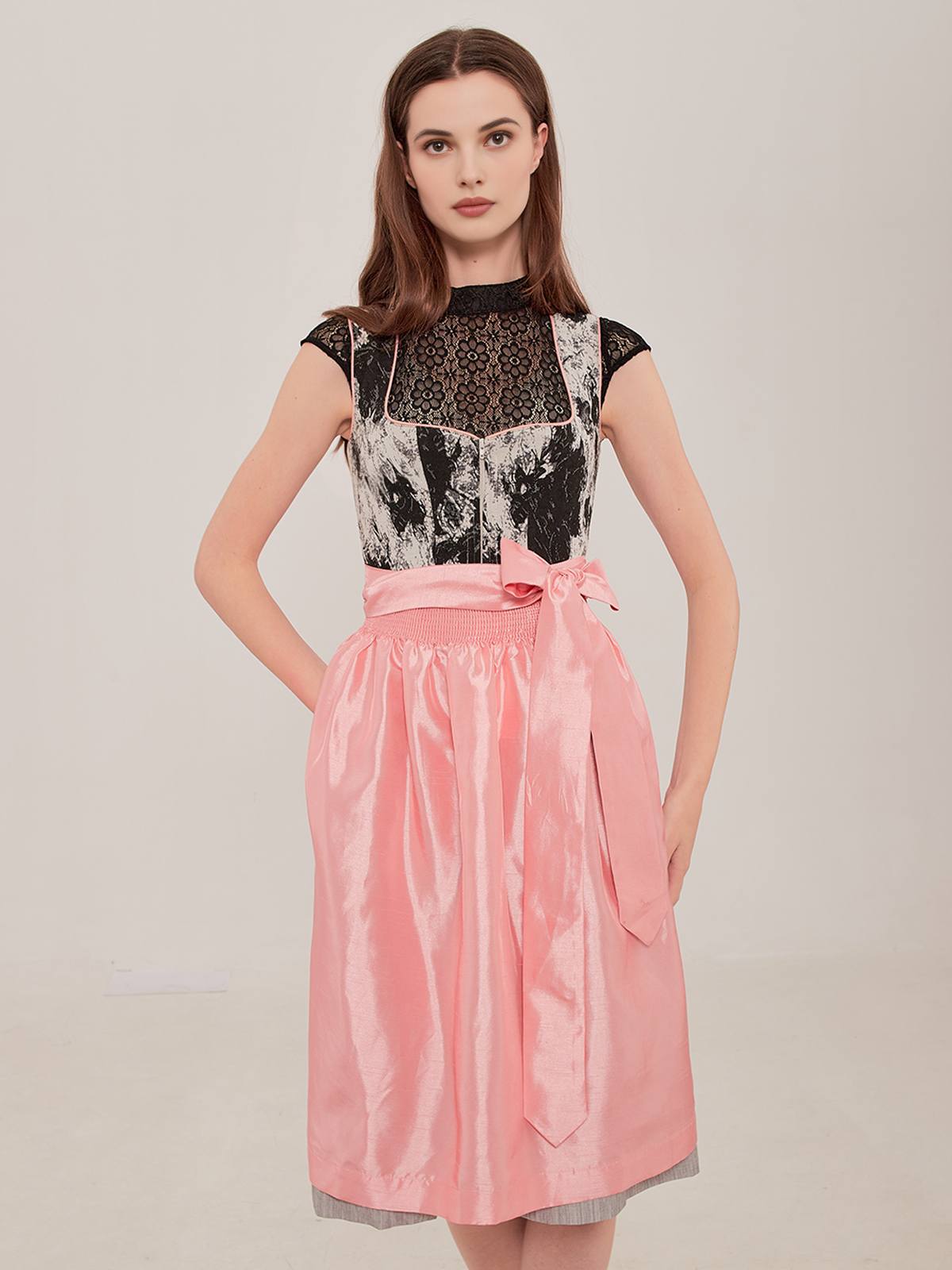 Dirndl grün samt – Eleganz trifft Tradition