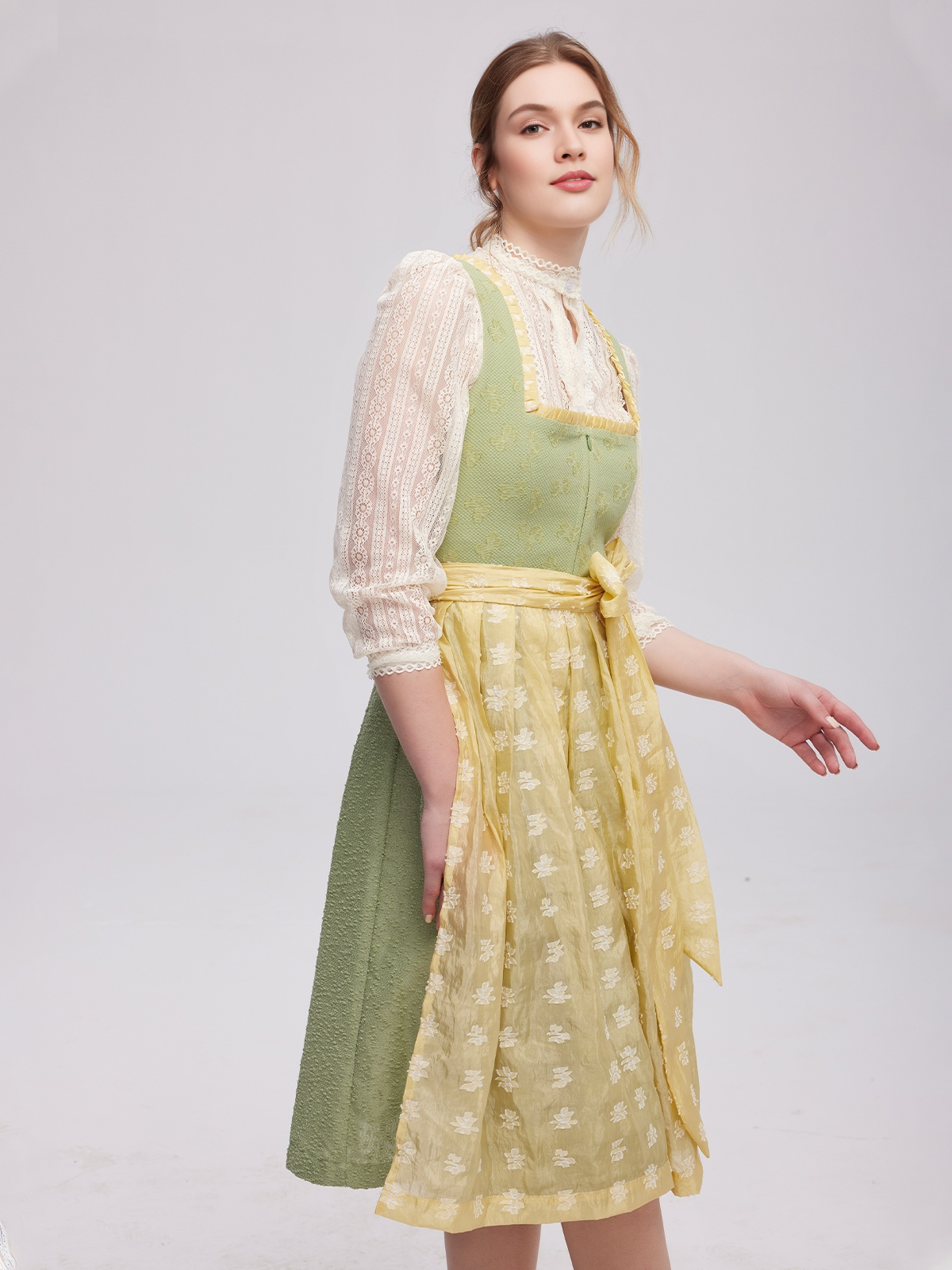 Modernes Dirndl in Grün