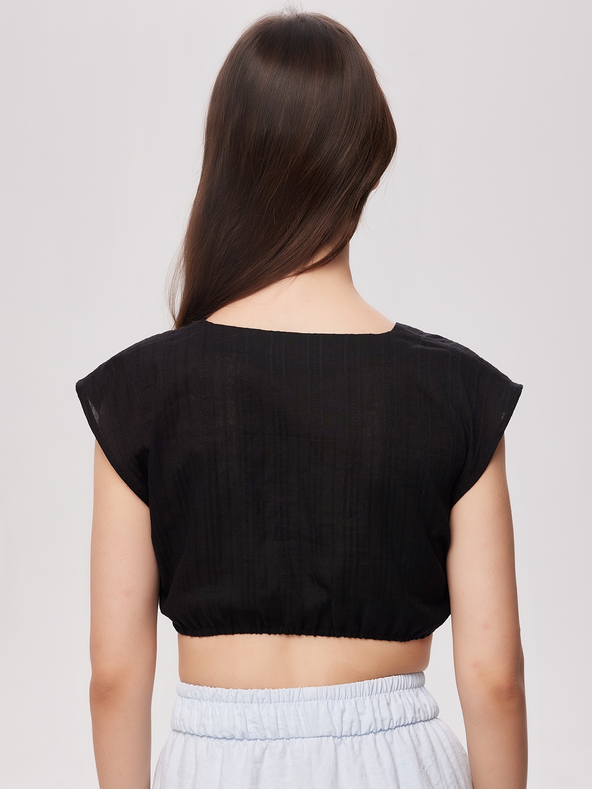 Dirndlbluse in Schwarz – stilvolle Eleganz für jedes Outfit