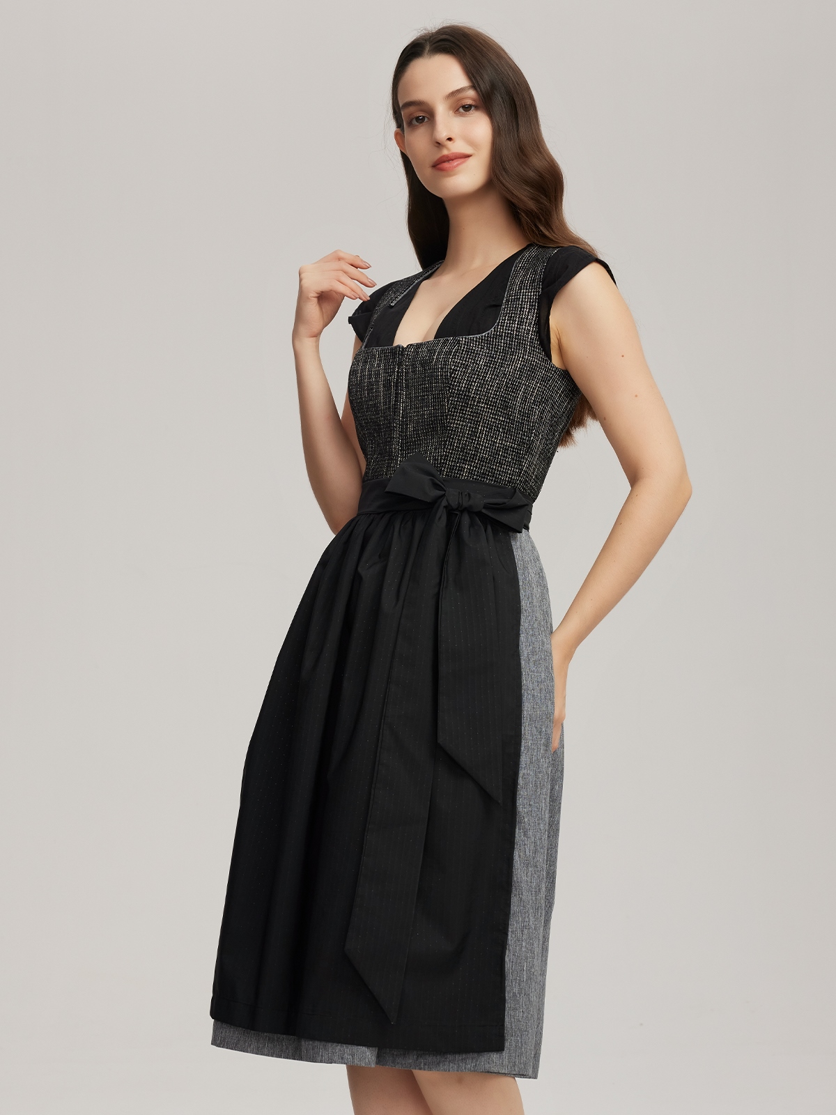 Moderne Dirndlbluse in Schwarz