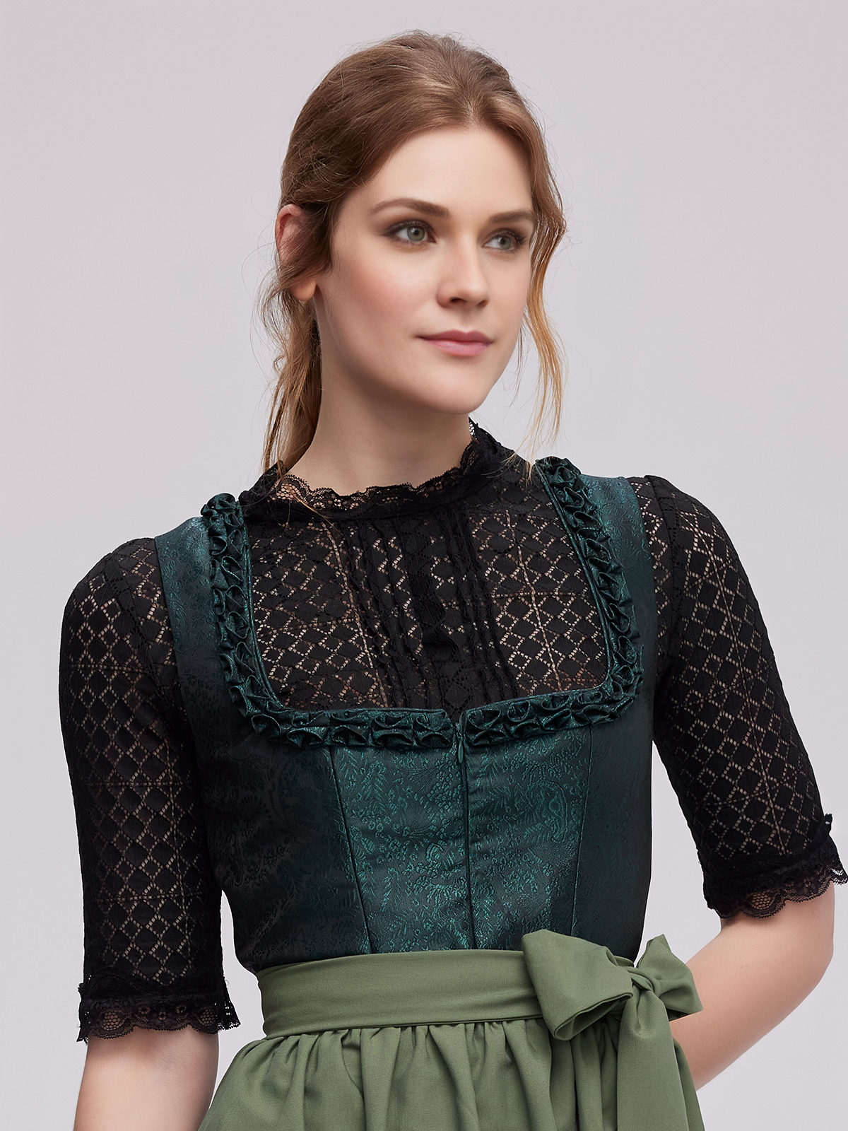 Modernes Dirndl in Grün – perfekt für Stadt und Fest