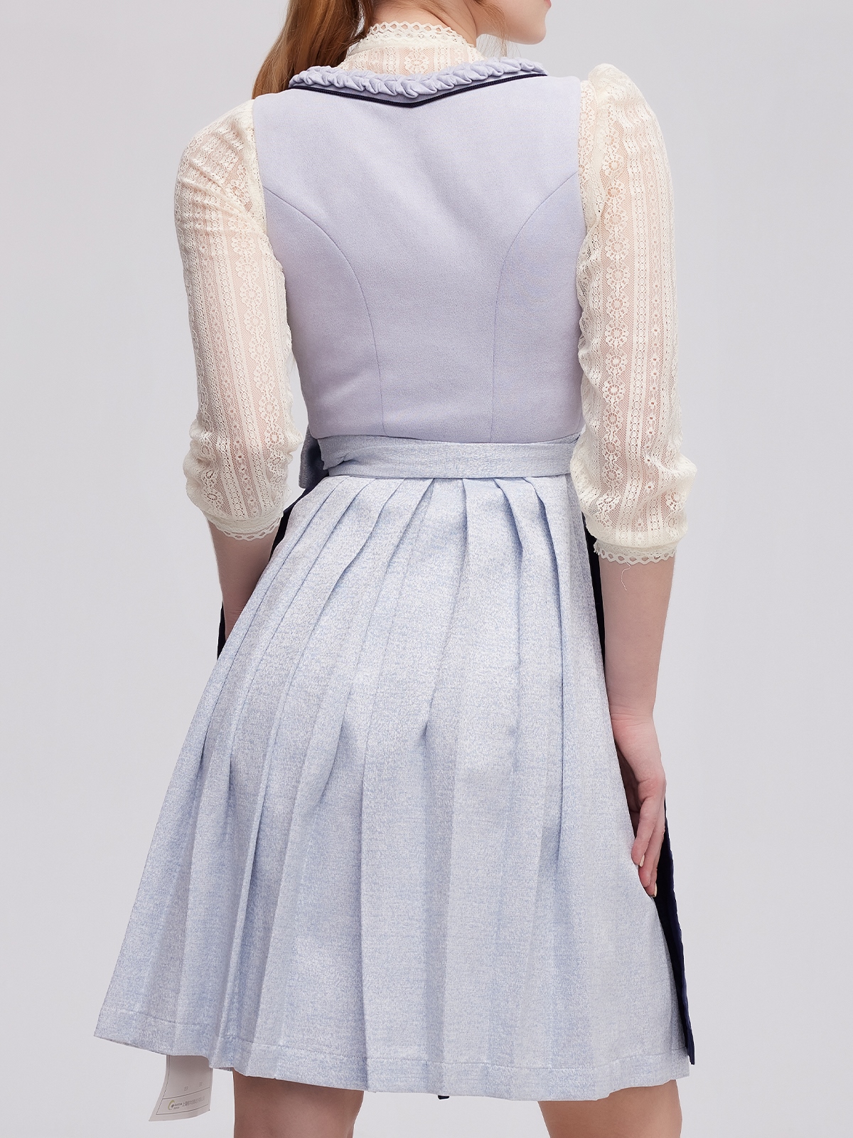 Dirndl in Blau – Eleganz und Tradition vereint