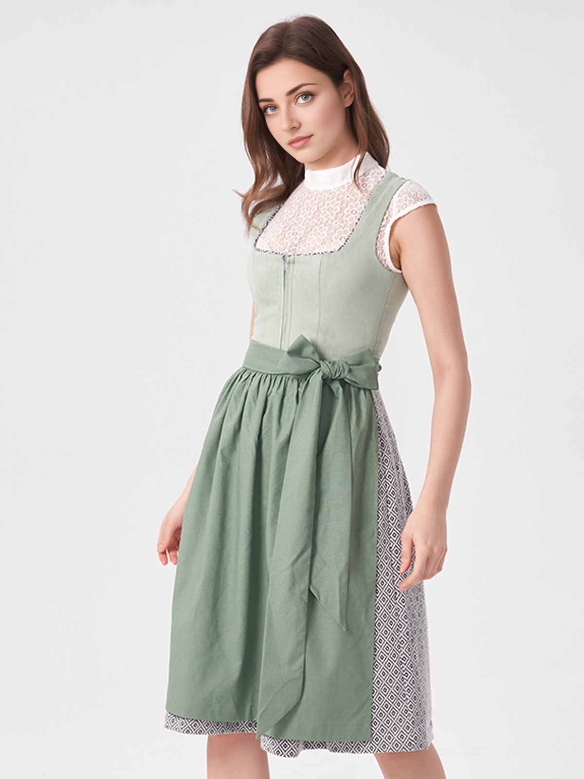 Traditionelles grünes Dirndl mit weißer Bluse