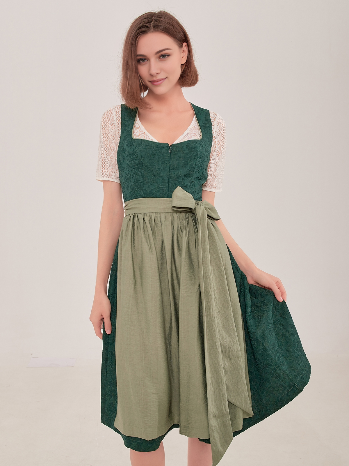 Modernes grünes Dirndl mit schlanker Silhouette