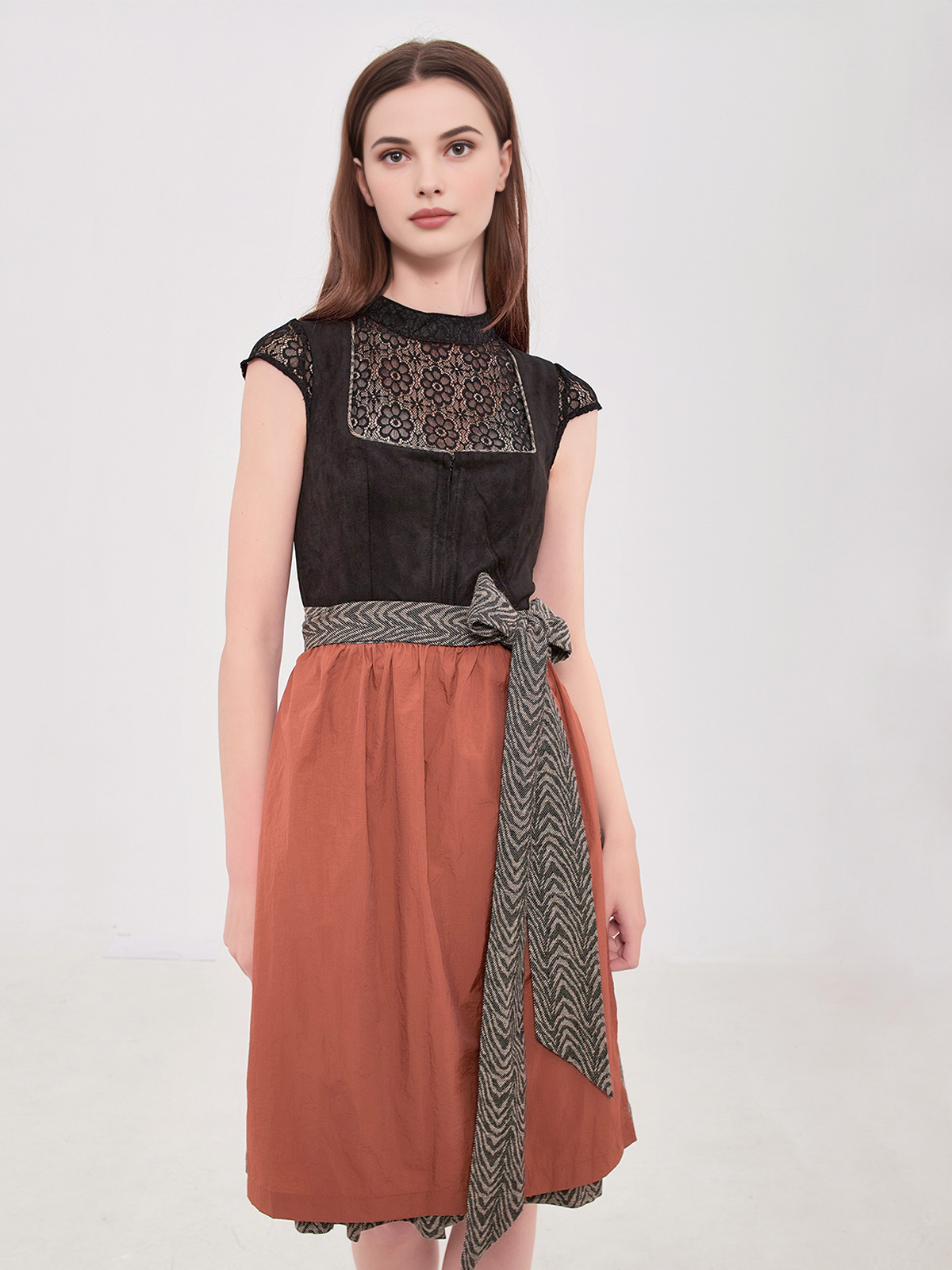 Dirndl in eleganter Optik