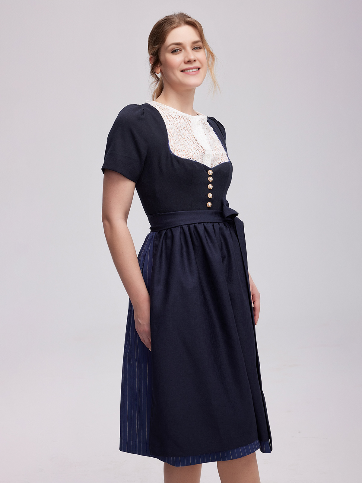 Dirndl mit Ausschnitt in Blau
