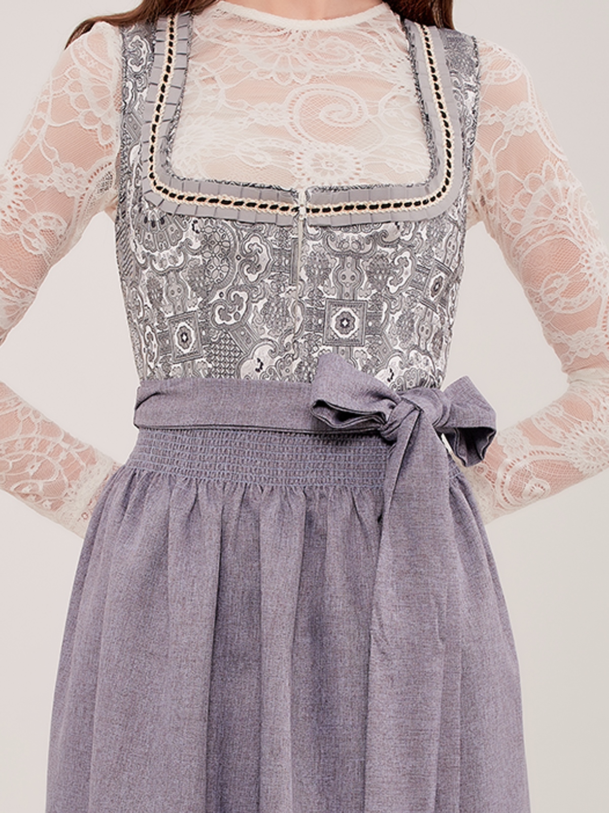 Dirndlbluse Spitze Langarm in Grau