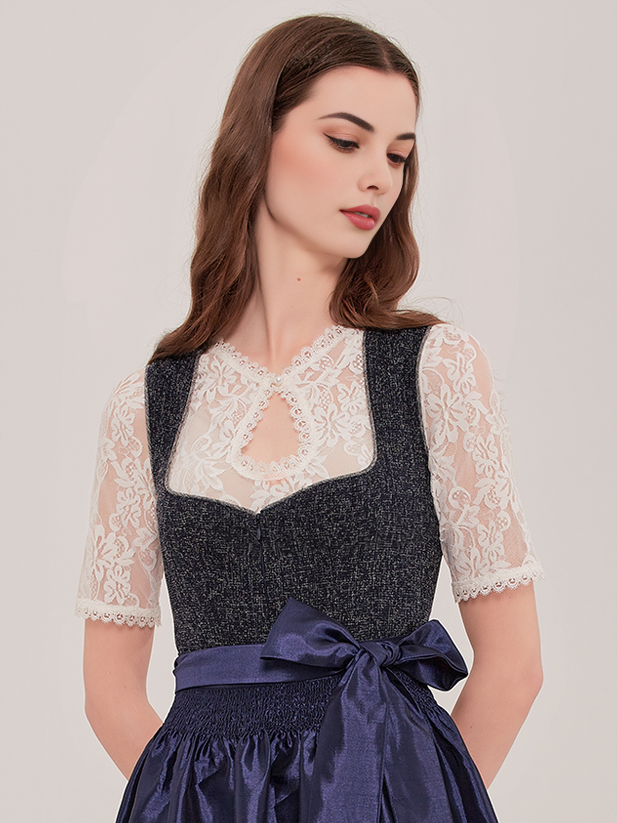 Dirndl in Rosa Beige