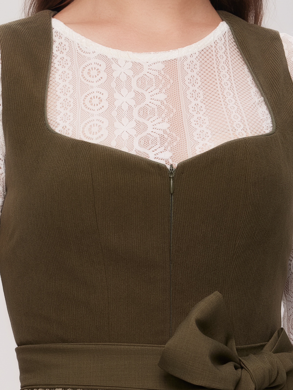 Dirndl Schwarz Samt in Grün