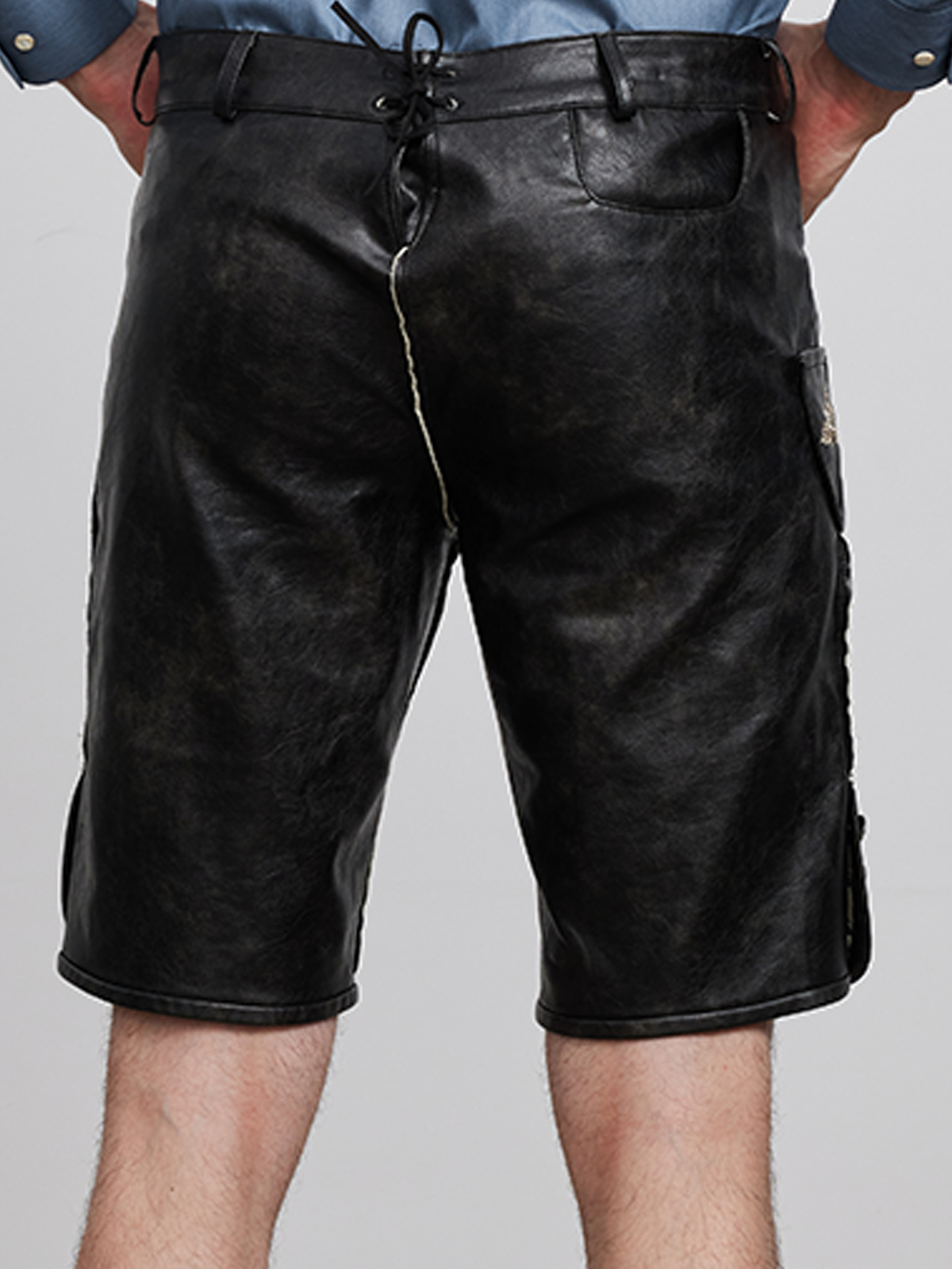 Samt Dirndl Beige in eleganter Passform